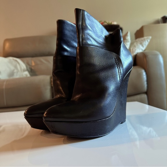 Guess by Marciano Bootie - Picture 7 of 11